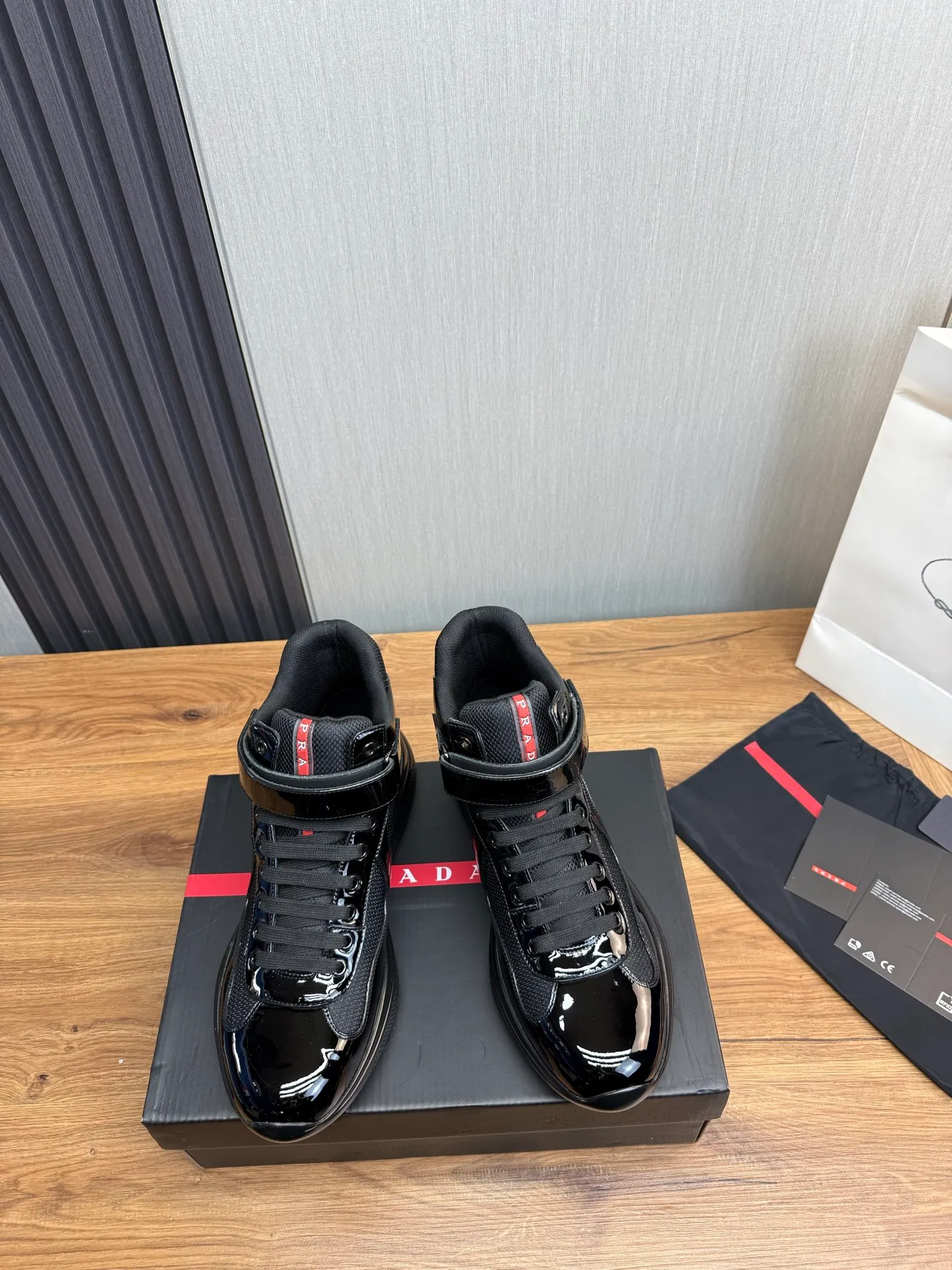 Men's shoes 700💰 [PRADA] Hot selling items🔥Must be recommended every day~~ Official website synchronized, 1:1 high quality shipments✔️ Imported cowhide fabric.+ cowhide lining, original bottom, high-end airplane box packaging🎁 38-45 (38.45 custom-made, non-refundable)